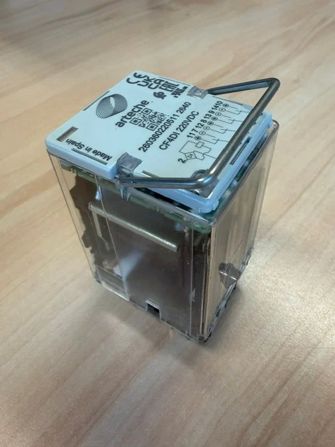 Pomocné relé ARTECHE CF4DI 220 VDC