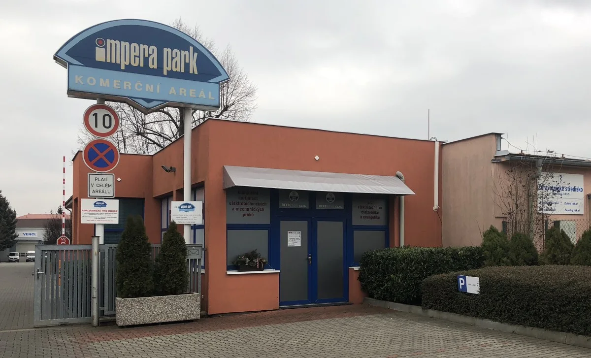 Vchod do kanceláře REVATECH s.r.o. v areálu IMPERA PARK